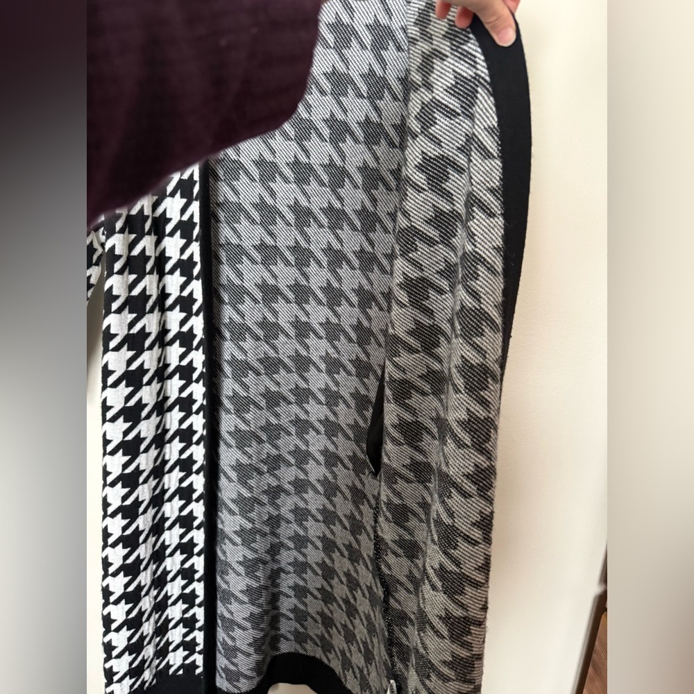 Black and White Houndstooth open front longline wool cardigan - Picture 7 of 15